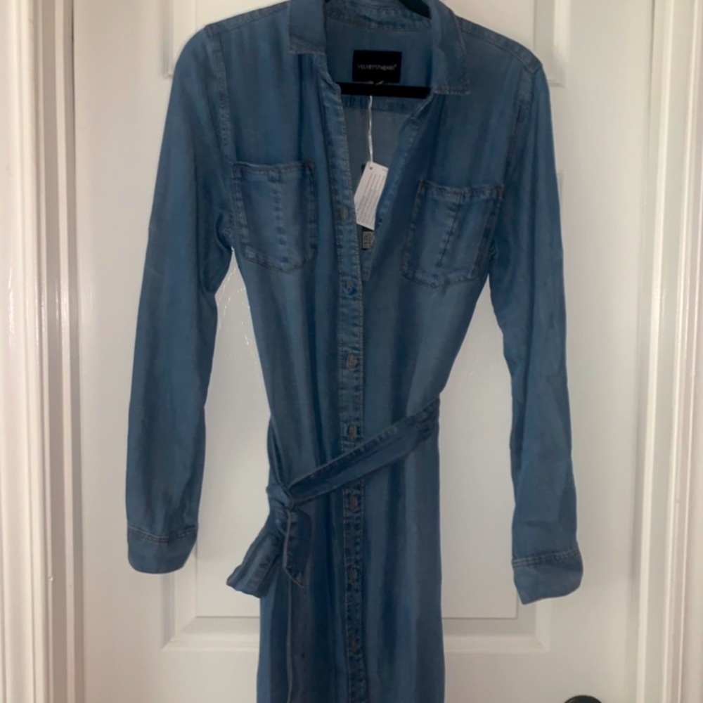 Blue jean dress w/ belt.